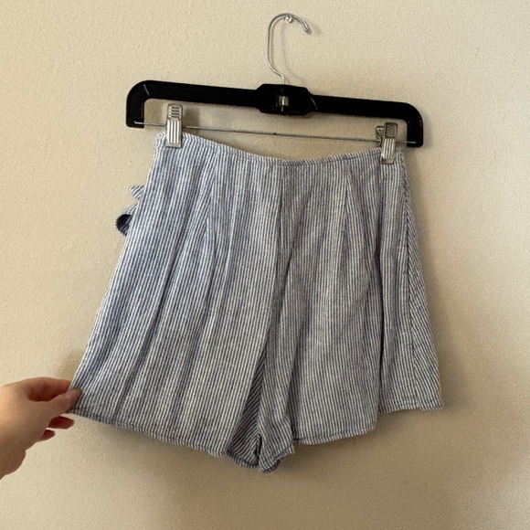 A&F Striped Tie Wrap Skort - Picture 5 of 5